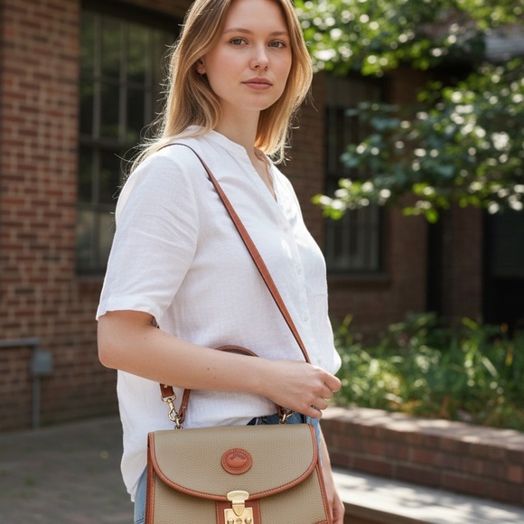 Vintage Dooney & Bourke Pebbled Leather Satchel Crossbody Tan Brown USA - Picture 3 of 6